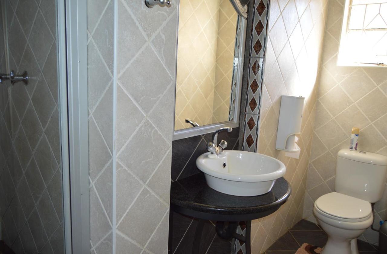 House Ebony B&B Ньюкасл Экстерьер фото
